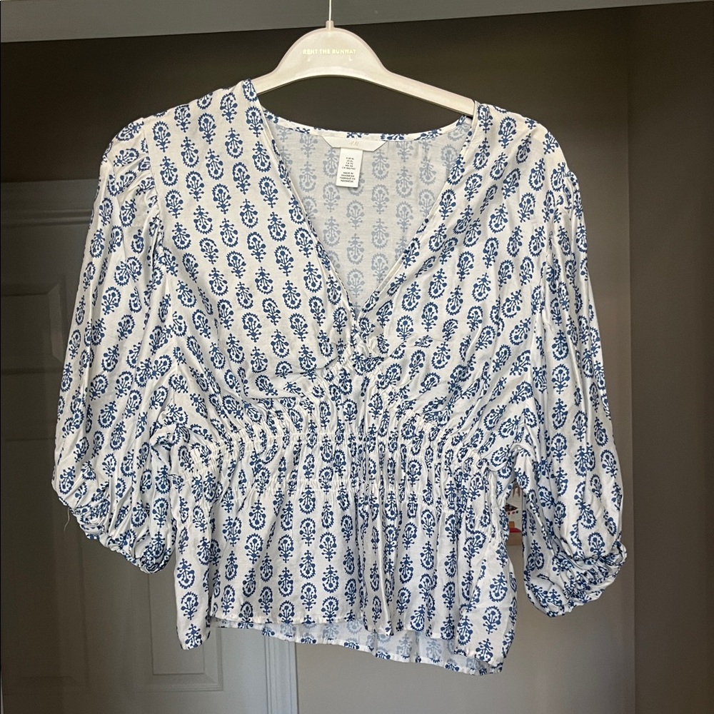 H&M Blue and White Patterned Women's Top